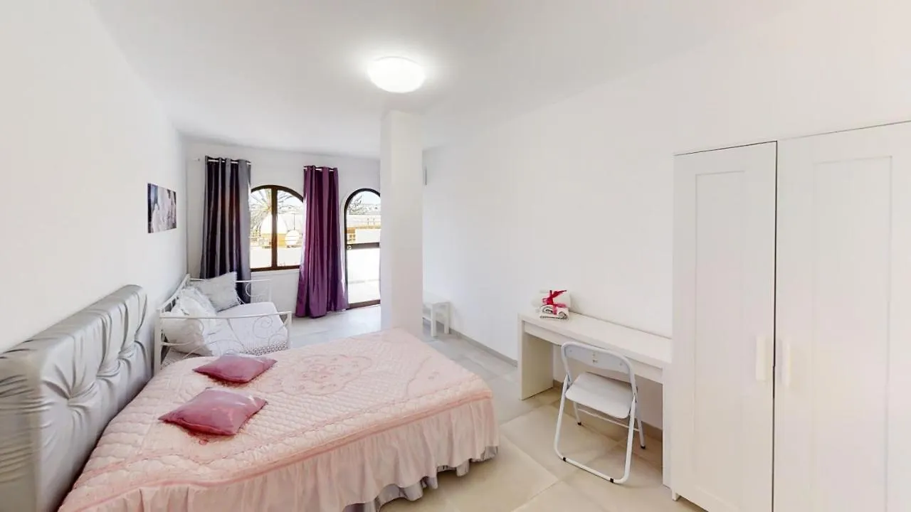 Vv Las Buganvillas Maspalomas - Cocina Y Habitaciones Con Banos Privados
