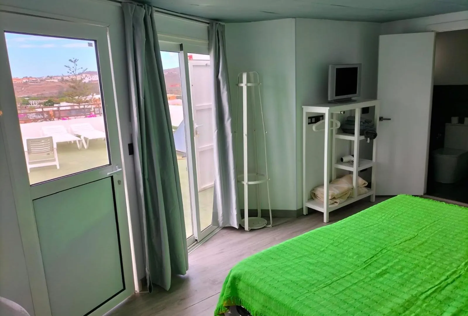 Vv Las Buganvillas Maspalomas - Cocina Y Habitaciones Con Banos Privados Spain