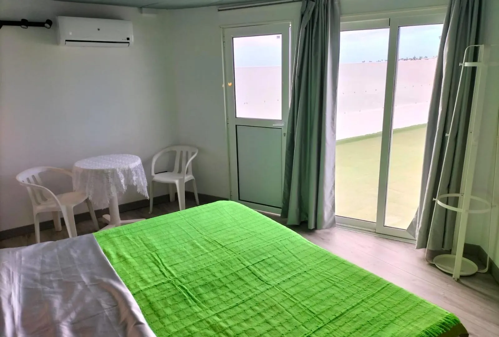 Vv Las Buganvillas Maspalomas - Cocina Y Habitaciones Con Banos Privados Guest house