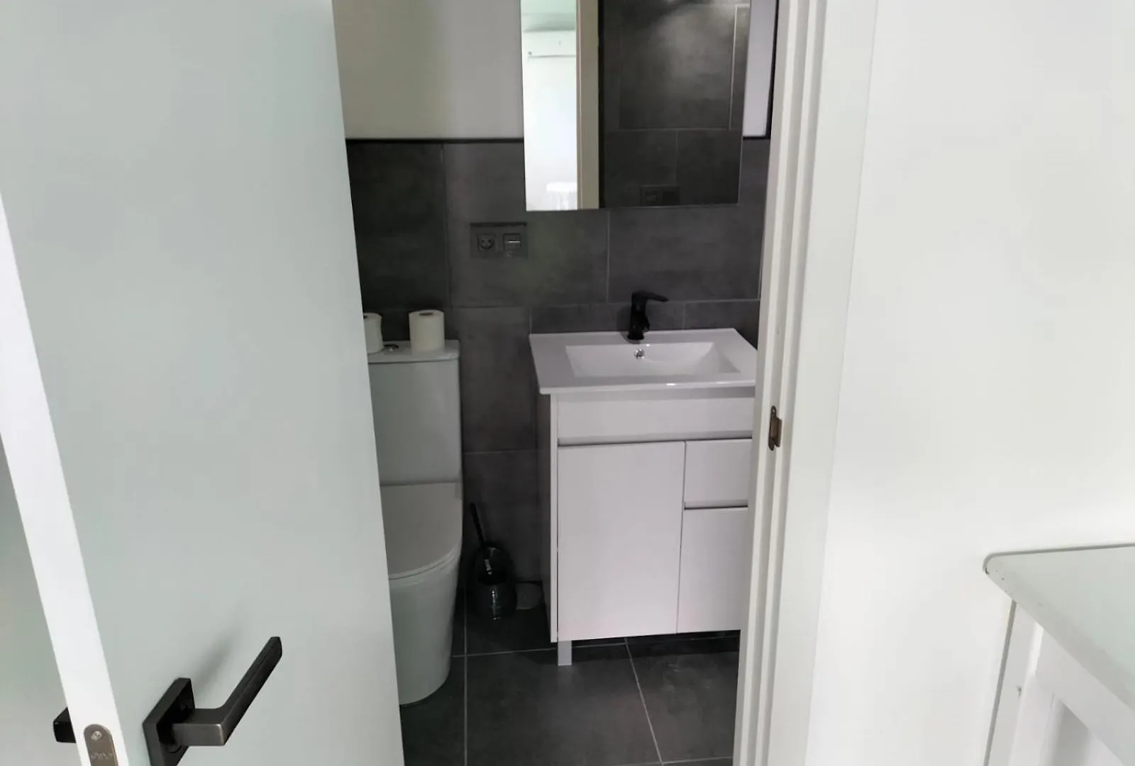 Pensión Vv Las Buganvillas Maspalomas - Cocina Y Habitaciones Con Banos Privados España