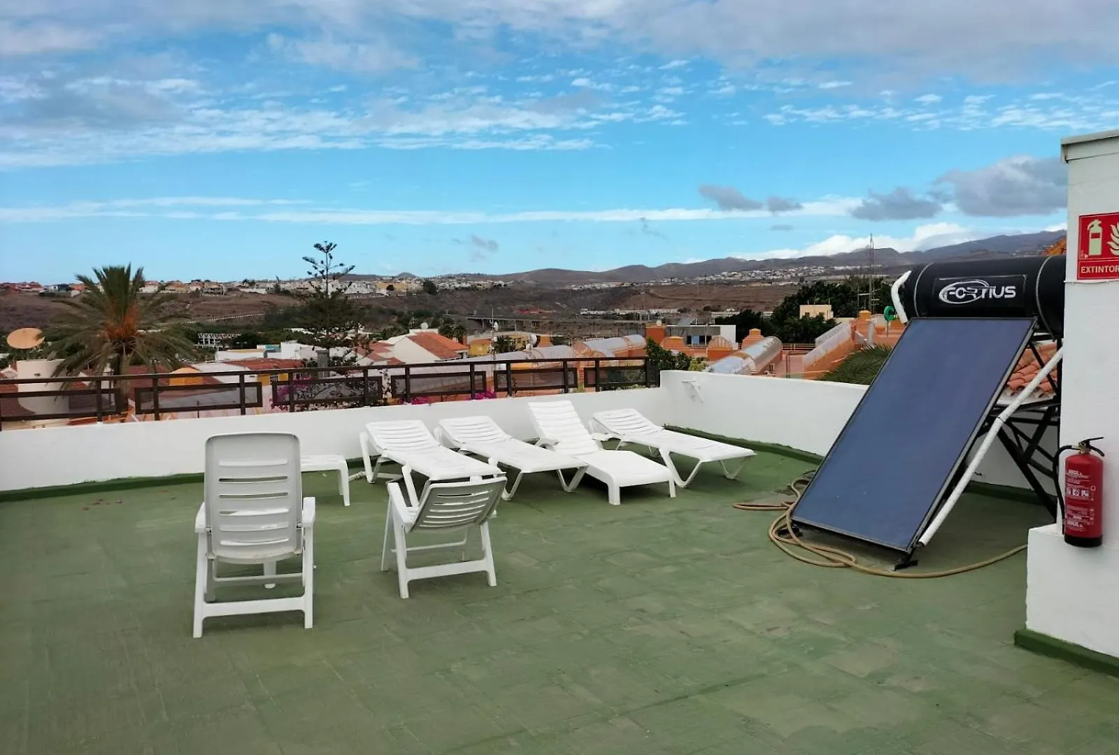 Guest house Vv Las Buganvillas Maspalomas - Cocina Y Habitaciones Con Banos Privados