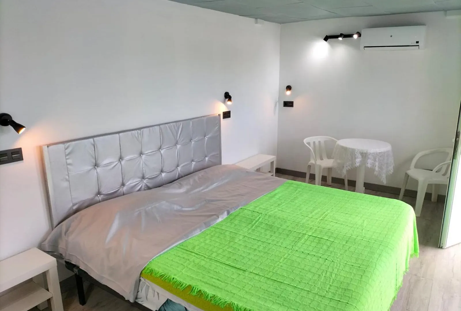 Vv Las Buganvillas Maspalomas - Cocina Y Habitaciones Con Banos Privados Guest house