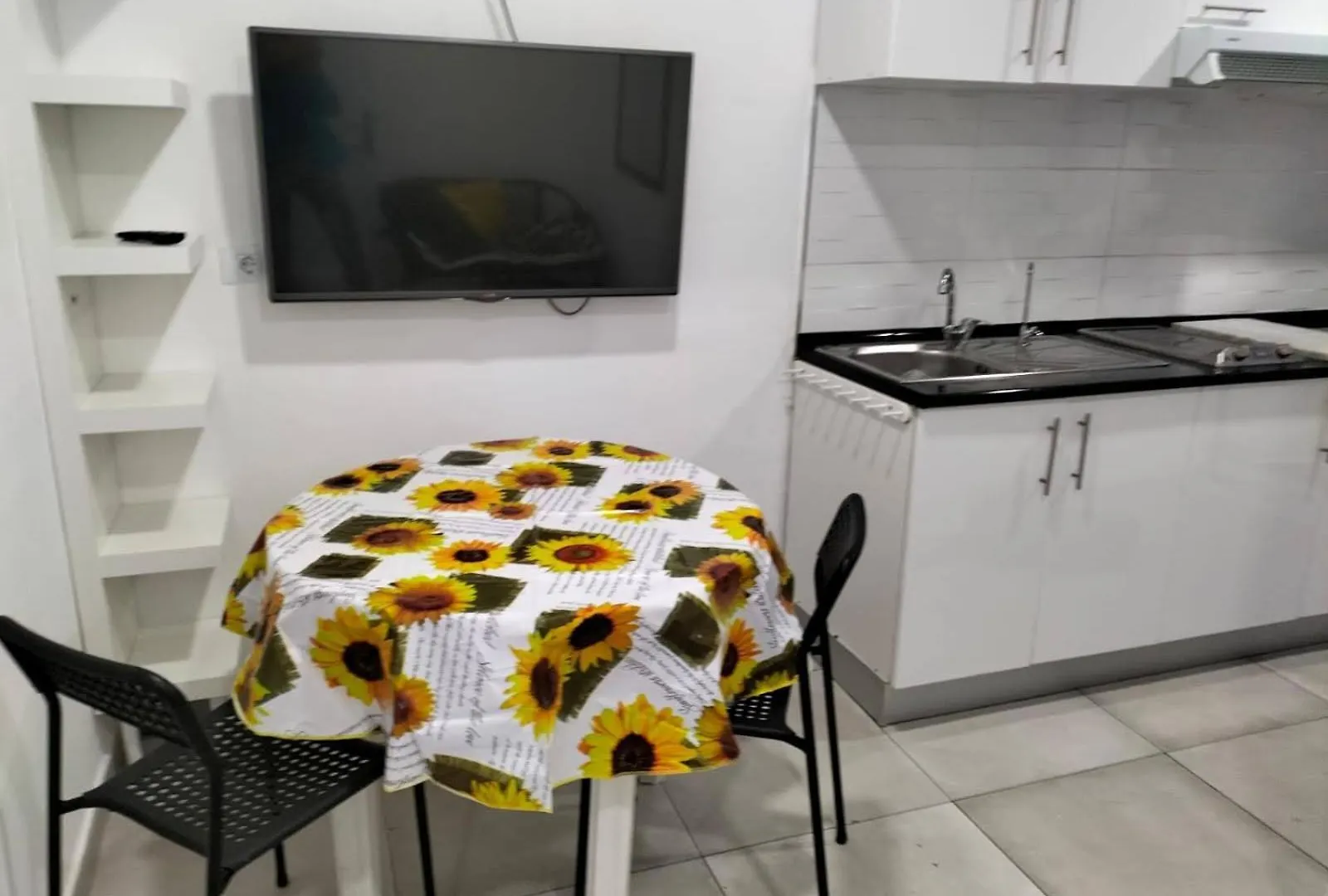 Vv Las Buganvillas Maspalomas - Cocina Y Habitaciones Con Banos Privados